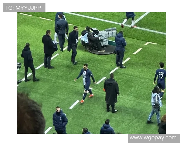 巴黎圣日耳曼主场大胜并追平梅西创纪录，法甲仍然悬念重重