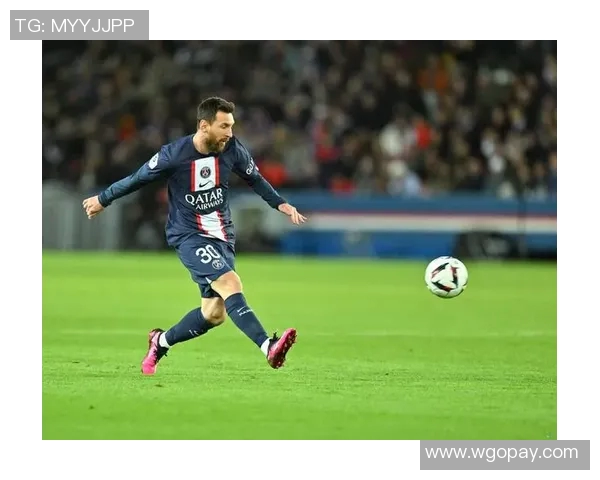 巴黎圣日耳曼以惊艳表现横扫曼联,梅西梅开二度助球队取得大胜 巴黎圣日耳曼以惊艳表现横扫曼联,梅西梅开二度助球队取得大胜