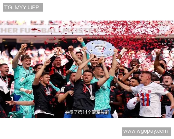 拜仁慕尼黑豪取三分,德甲冠军奖杯渐行渐近 拜仁慕尼黑豪取三分,德甲冠军奖杯渐行渐近