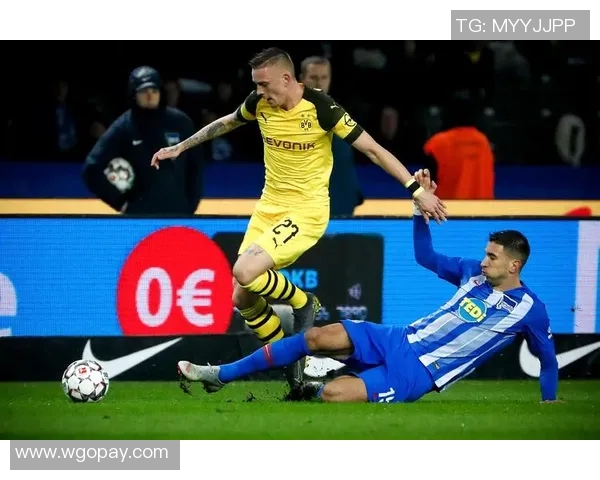 多特蒙德客场逼平柏林赫塔,德甲积分榜再次悬而未决 多特蒙德客场逼平柏林赫塔,德甲积分榜再次悬而未决