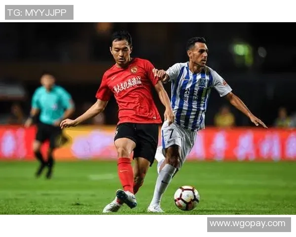 恒大赢得中超冠军，球迷欢呼雀跃，彰显实力雄厚