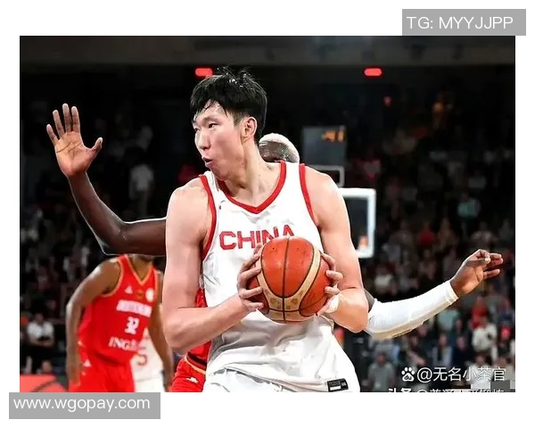 周琦代表中国男篮参加备战世界杯，成为引领球队的重要内线力量