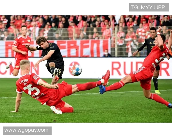 慕尼黑双雄对决：拜仁不败金身VS1860雄狮勇迈